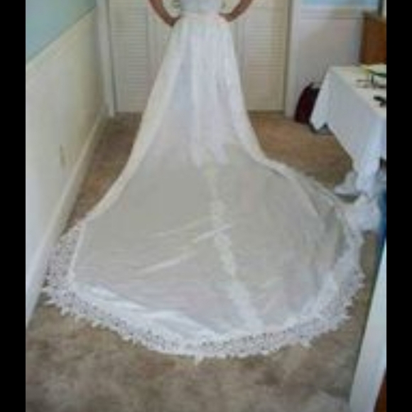 One of a kind Wedding Dress 3 peices - Picture 5 of 6